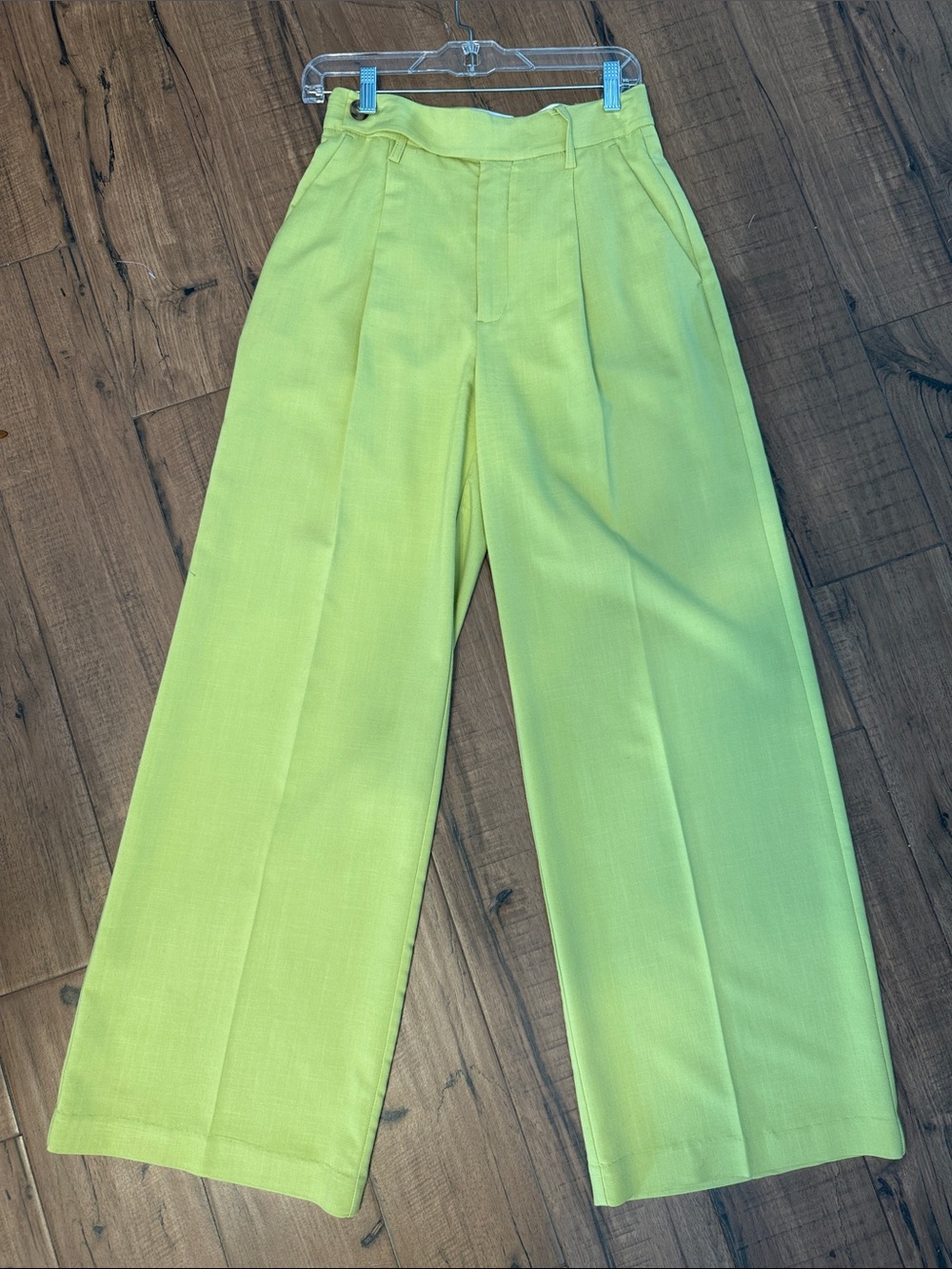 House of Harlow wide leg pleated pants in lime green sz 2